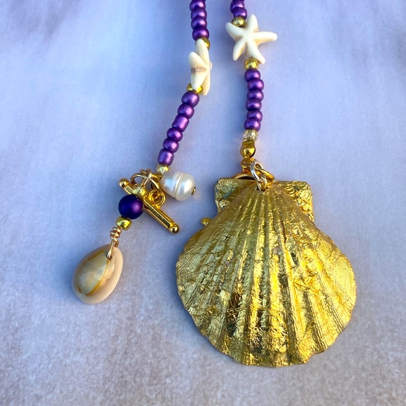 Natural Shell Gilded in Gold Leaf with a Starfish-Freshwater Pearl Boho Necklace - Picture 6 of 7